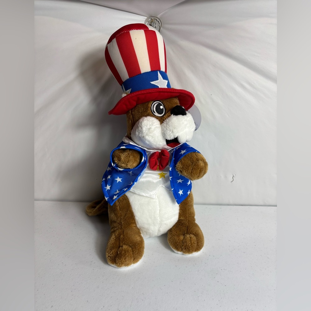 Brand New With Tags Buc-ee's Beaver 4th of July plush toy